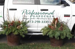 The Professional Gardener logo