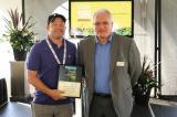 Kennedy Johnston (left) of Peter Knippel Nursery receiving a garden centre award from LO executive director, Tony DiGiovanni.