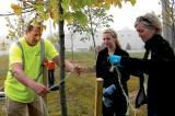 The Veterans Memorial Parkway project has been a huge success for the London Chapter. Volunteer members have helped plant trees and assist citizen volunteers to maintain the trees. 