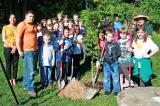 Scott Duff of Aura Landscaping, on left, and Nancy Christie of Ridgeview Garden Centre, far right, pose with students and teachers at St. John School in Grimsby.This photo appeared in Niagara This Week.