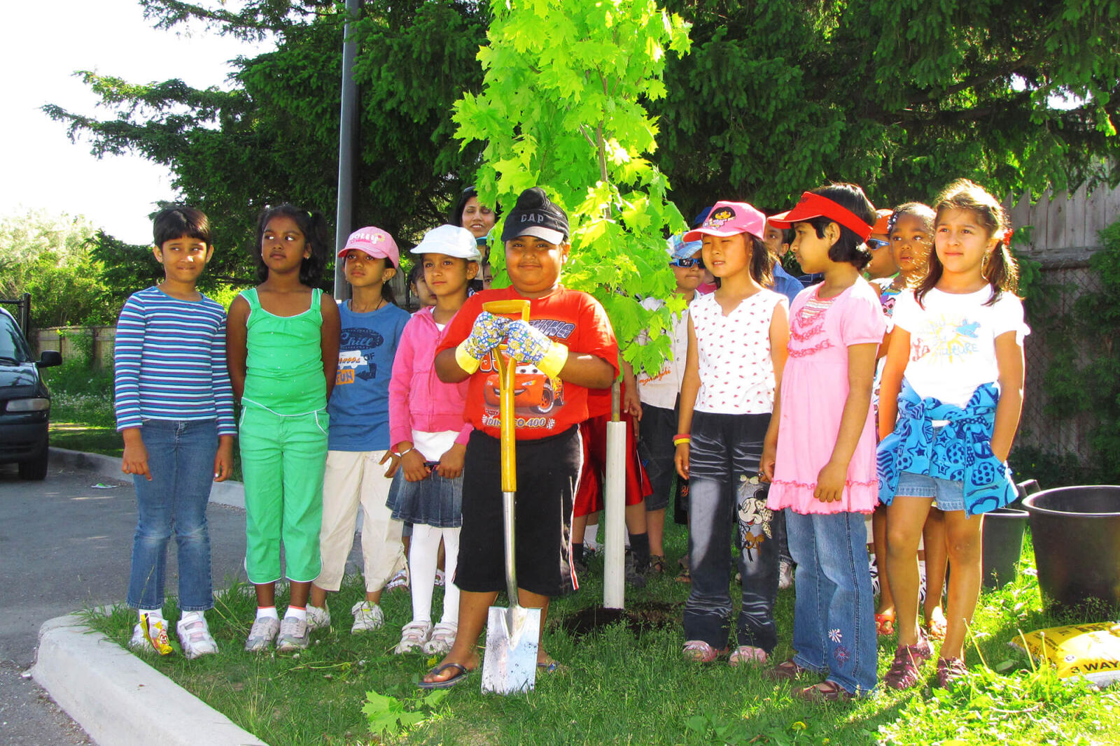 1592877353.cancer_society_tree_planting_school_2010-web